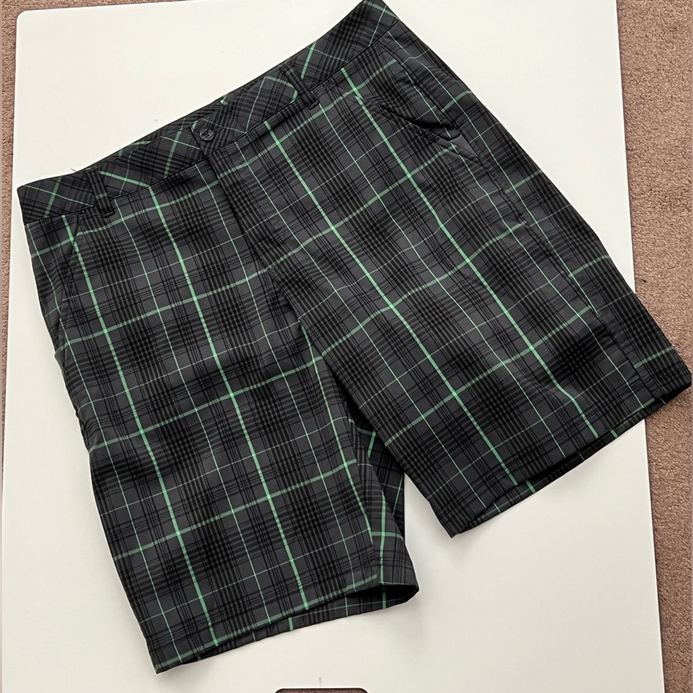 Men’s golf shorts
